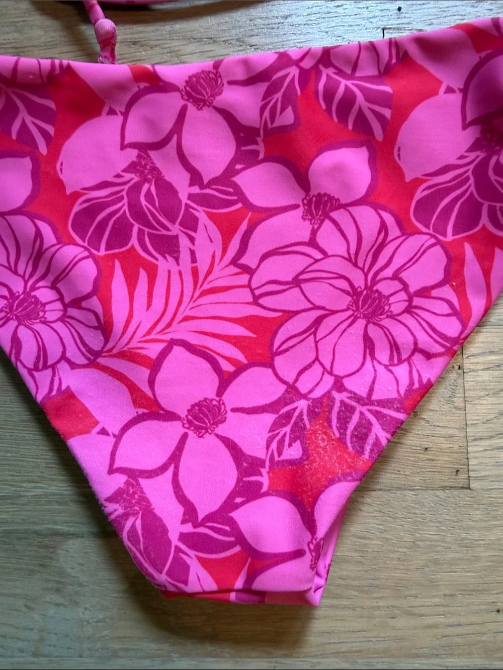 Feather 4 Arrow vibrant pink